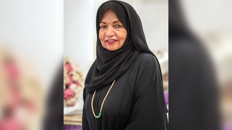 الدكتورة عائشة  السويدي: «اعتدت زيارة قاهرة المعز وحي الحسين، ومسجد السيدة زينب وخان الخليلي.. وغيرها من مناطق القاهرة القديمة المحفورة في الذاكرة». ■ تصوير: يوسف الهرمودي