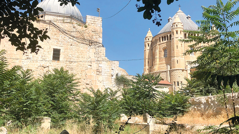 كنيسة «رقاد العذراء» أعلى سفوح جبل النبي داوود. الإمارات اليوم