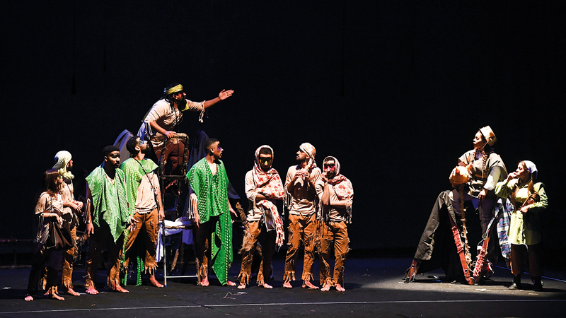 نجح عرض «قصة» في استقطاب الجمهور الذي غصت به قاعة المسرح. تصوير: أحمد عرديتي