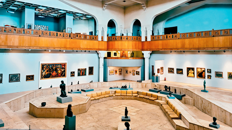 المتحف يضمّ أعمالاً فنيّة من مختلف الأجيال والحقب الزمنية في مصر.   أرشيفية