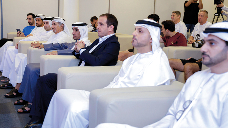 سعيد بن مكتوم خلال حضوره قرعة مونديال البادل تنس.   من المصدر