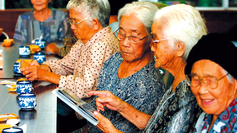 اشتهر أهالي أوكيناوا على أنهم من المعمرين.   أرشيفية