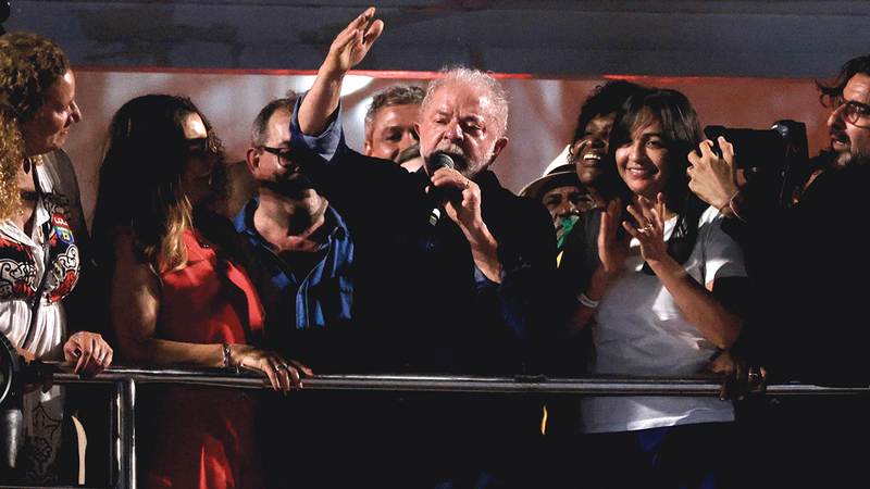 لويس إيناسيو لولا دا سيلفا عاد إلى السلطة مجدداً بعد 4 سنوات من دخوله السجن. إي.بي.إيه