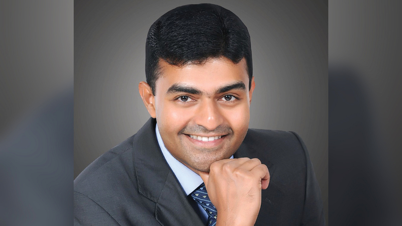 الدكتور ريجي مويدين: «ابحثوا عن أخصائي تقويم أسنان لديه خبرة، ويعد مقوم الأسنان الشفاف (إنفزلاين) نظاماً لتقويم الأسنان مشهوداً له بالفاعلية».