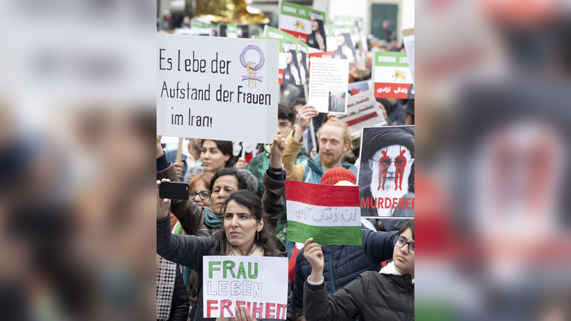 تظاهرة للمطالبة بحقوق النساء الإيرانيات في بيرن بسويسرا. إي.بي.إيه