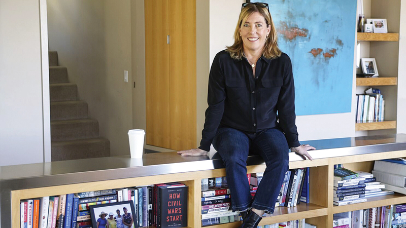 باربرا ف. ولتر ترسم سيناريو قاتماً للوضع في أميركا.  من المصدر