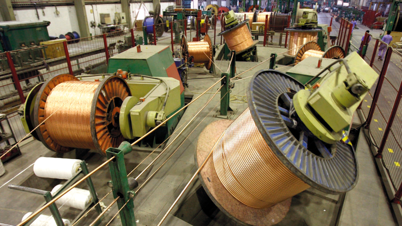 القانون يعزز القطاعات الصناعية القائمة حالياً التي تملك فيها الإمارات ميزة تنافسية مثل الحديد والألمنيوم.    أرشيفية