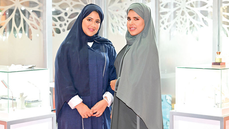 عبير وريم الربيدي قدمتا تصاميم مستلهمة من التراث الإماراتي والعربي.