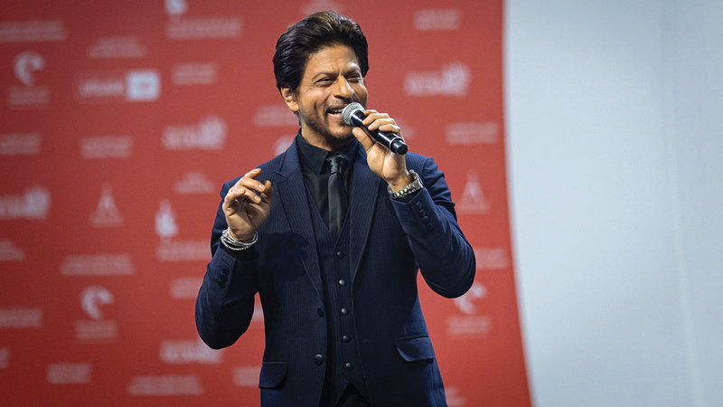 «ملك بوليوود»: «الكتب تجعلنا نقدّر قيمة المشتركات الإنسانية التي تجمعنا.. وعلينا اختيار الجانب الذي يحدد هويتنا وبناء العالم الذي نطمح إليه في المستقبل».