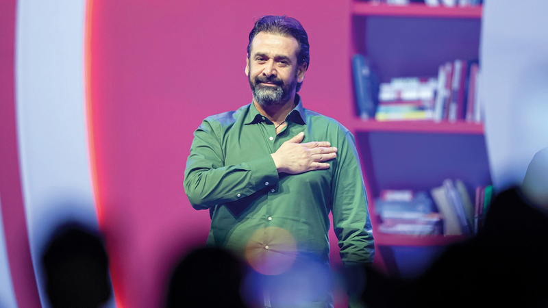 كريم عبدالعزيز أكد أن شعب الإمارات مضياف وذو خصال عربية أصيلة. من المصدر