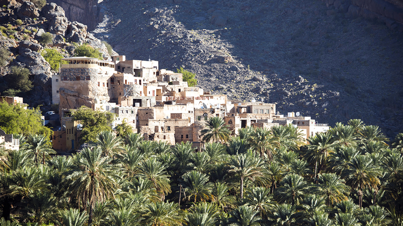 السلطنة تتمتع بتنوّع تضاريسي بيئي غني بأنواعه وأشكاله المختلفة.  من المصدر