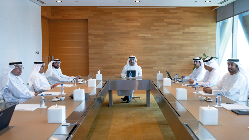 مكتوم بن محمد اطّلع خلال الاجتماع على خطط مجلس دبي القضائي والتوصيات المستقبلية.   من المصدر