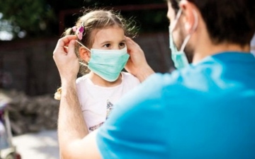 الصورة: أُسر تتمسك بالإجراءات الاحترازية وتعتبرها «أسلوب حياة»