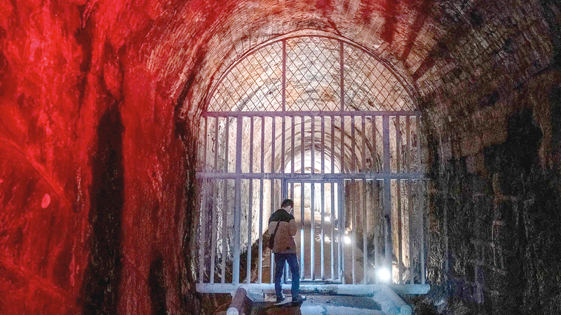 الأنفاق تربط المخابئ بعضها ببعض.   أرشيفية - «نيويورك تايمز».