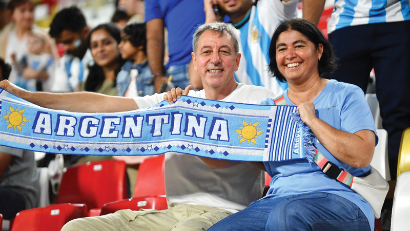 جانب من بعض مشجعي المنتخب الأرجنتيني.   تصوير: إريك أرازاس