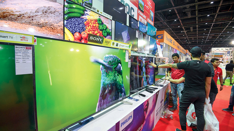 الشاشات من قياس 65 و75 بوصة من بين الأعلى طلباً حالياً. تصوير: أشوك فيرما