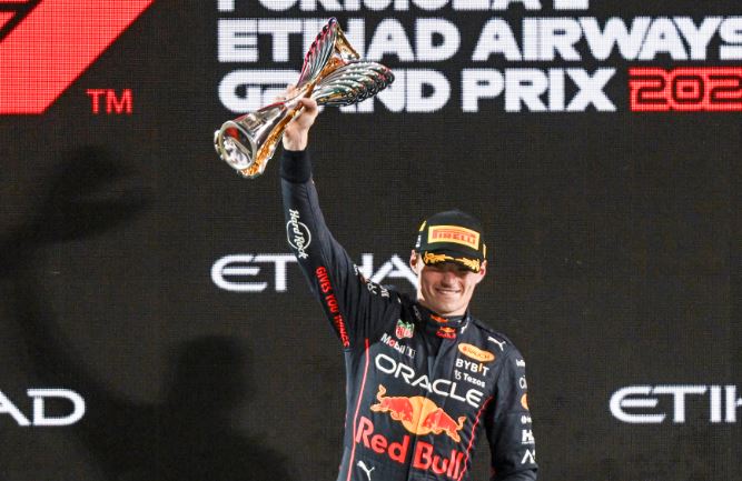 فيرشتابين خلال الاحتفال باللقب. تصوير: باتريك كاستيلو