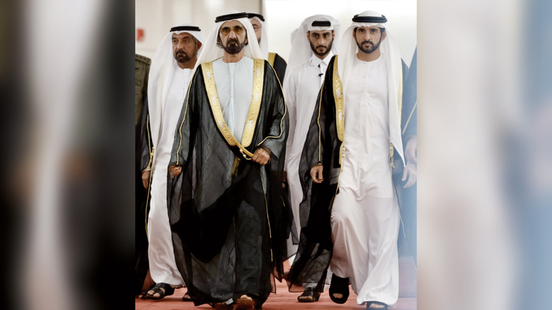 محمد بن راشد وحمدان بن محمد وأحمد بن سعيد والقرقاوي لدى وصولهم إلى قطر. وام