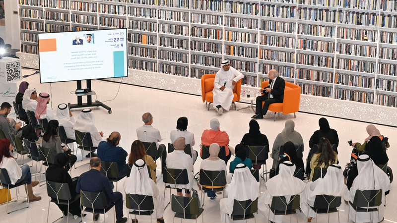 من الجلسات الحوارية التي ضمها ملتقى تعبير الأدبي.   من المصدر