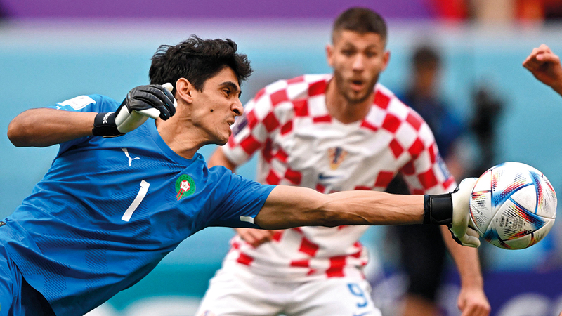 ياسين بونو كان صمام أمان لمرمى المغرب أمام كرواتيا أمس.   أ.ف.ب