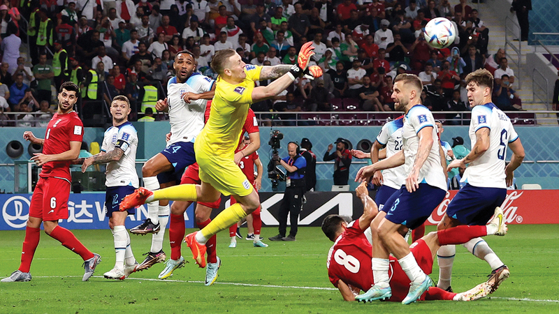 حارس إنجلترا ويكفورد تألق في المباراة الأولى أمام إيران.   رويترز