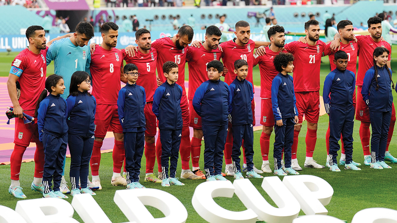 إيران تعرّضت لهزيمة قاسية بالـ6 من إنجلترا في المباراة الأولى.     أ.ب