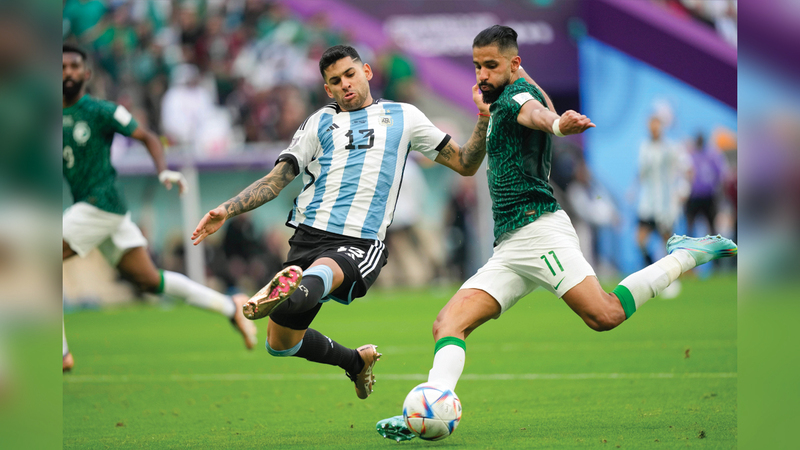 المنتخب السعودي لديه فرصة كبيرة اليوم للاقتراب من الدور الثاني حال الفوز على بولندا. أ.ب