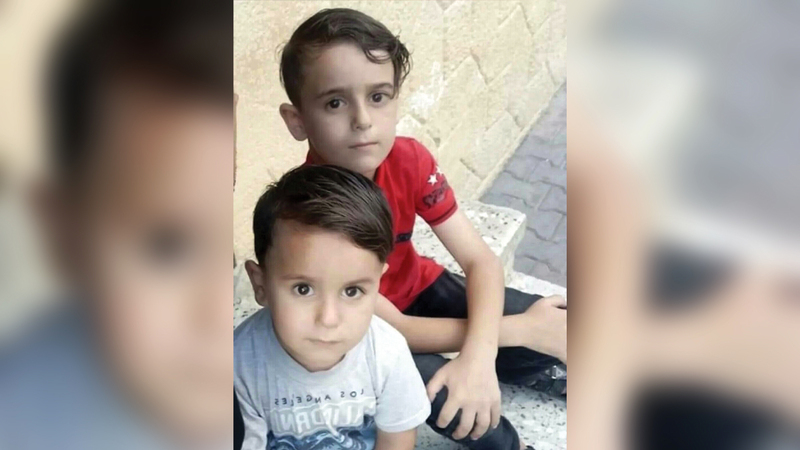 الشقيقان مؤمن وأحمد النيرب من قطاع غزة. الإمارات اليوم