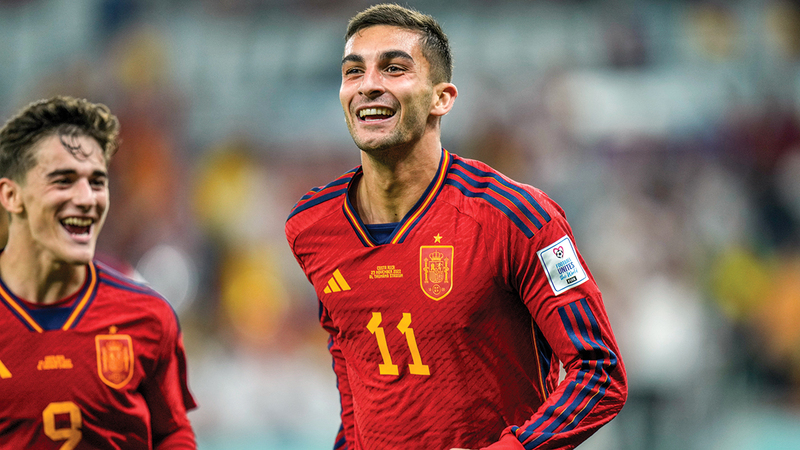 فيران توريس يقود هجوم إسبانيا. أ.ب