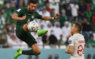 ماذا فعل وزير الرياضة مع المتسبب في خسارة السعودية أمام بولندا بكأس العالم (فيديو)