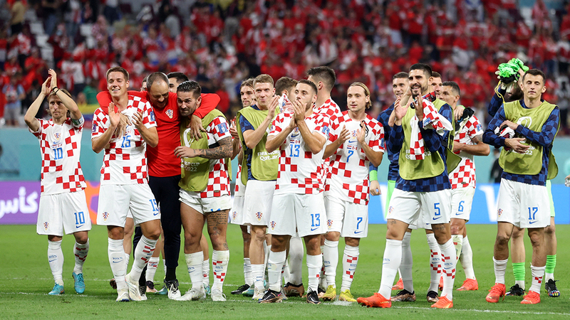 لاعبو كرواتيا يحتفلون بالفوز. رويترز