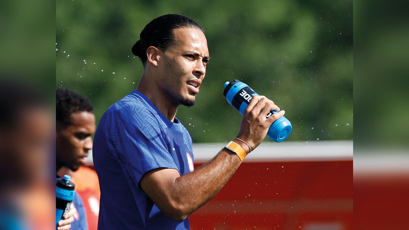 قائد منتخب هولندا فان دايك. رويترز