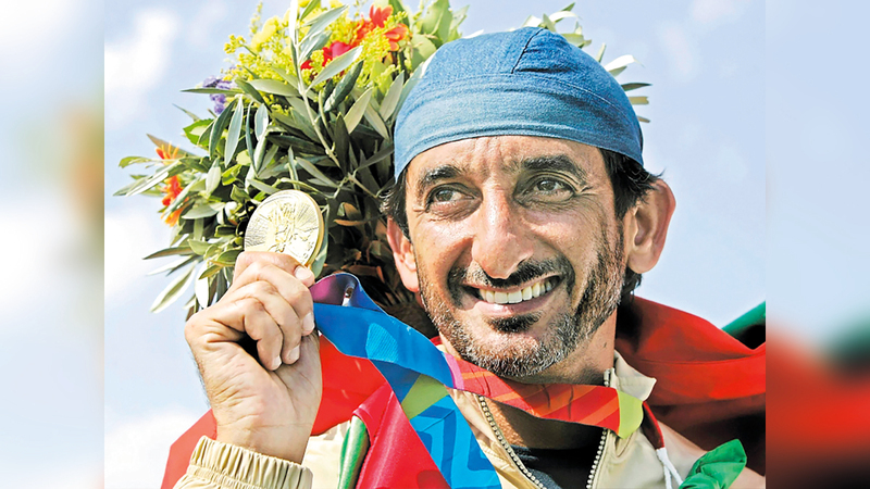 أحمد بن حشر يحصد ذهبية الرماية في أولمبياد 2004.   أرشيفية