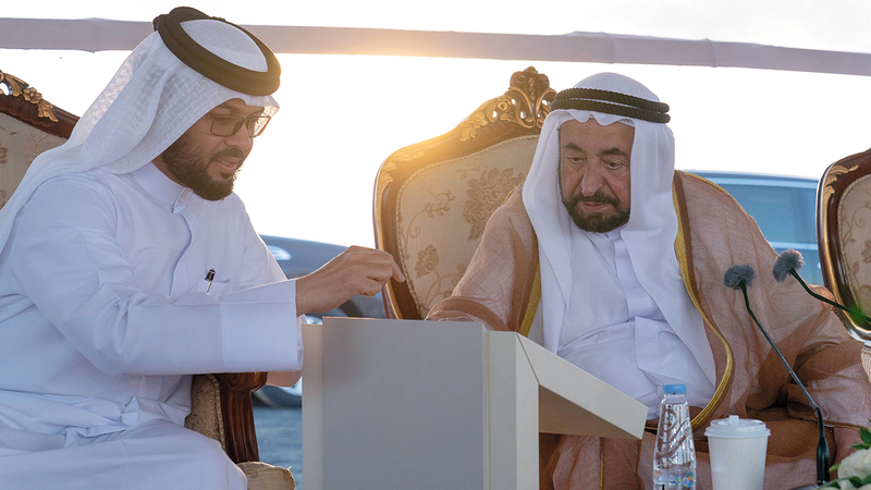 حاكم الشارقة يطلق عمليات البذر والري.    وام