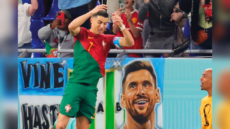 فرحة رونالدو وصورة ميسي.   من المصدر