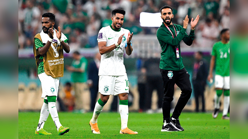 سالم الدوسري ورفاقه قهروا الأرجنتين وغادروا المونديال أمام بولندا والمكسيك. أ.ف.ب