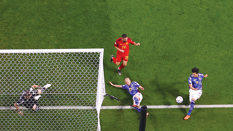 زوايا عديدة للكاميرا أثارت الجدل حول صحة تجاوز كرة هدف اليابان لخط المرمى من عدمه. À أ.ف.ب