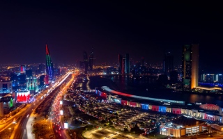 الصورة: المنامة تزين معالمها بألوان العلم الإماراتي احتفاء بعيد الاتحاد الـ51