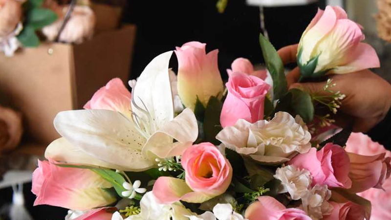 نجحت ريم في تخطي الصعوبات وسعت إلى إبرام عقود فاعلة مع كبرى الشركات والمحال المتخصصة.