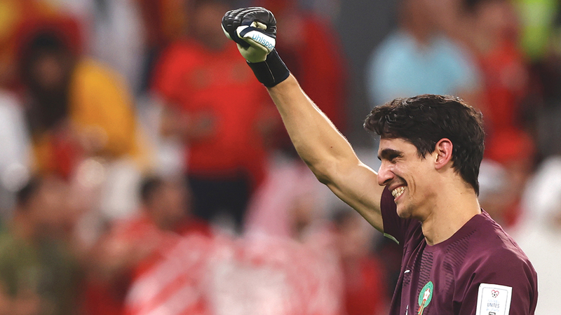 بونو تعملق في ركلات الترجيح وتصدى لضربتين.   إي.بي.إيه