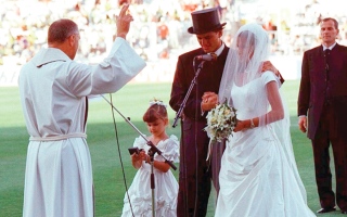 حفل زواج على أرضية الملعب في «مونديال 1998»