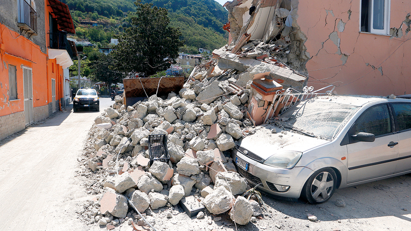 كثير من ممتلكات الناس تعرّضت للدمار.   رويترز