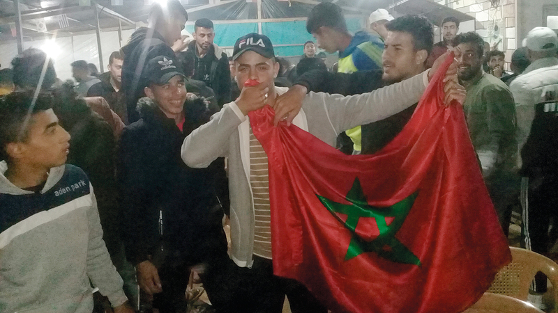 أجواء احتفالية عاشها سكان خزاعة في المقهى الحدودي. من المصدر