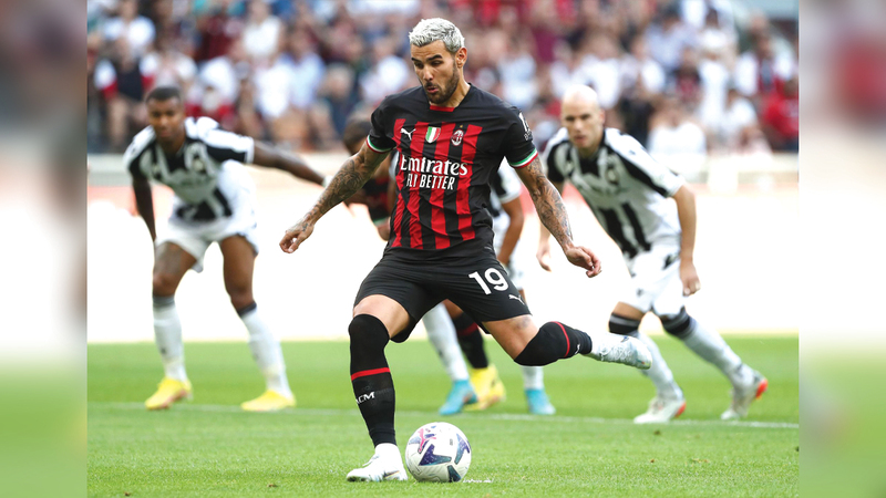 نجم ميلان ثيو هيرنانديز في لقاء سابق لـ «الروسينيري». من المصدر