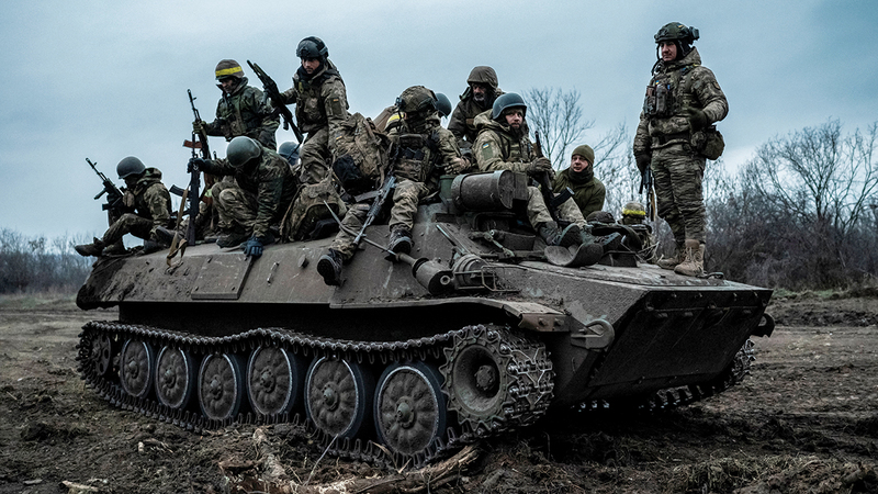 عناصر من الجيش الأوكراني بالقرب من بلدة ليمان في منطقة دونيتسك. رويترز