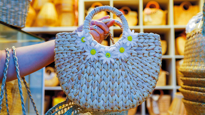 الوجهة تلبي أذواق عشاق الموضة والإكسسوارات والقطع الفنية الفريدة من نوعها. من المصدر