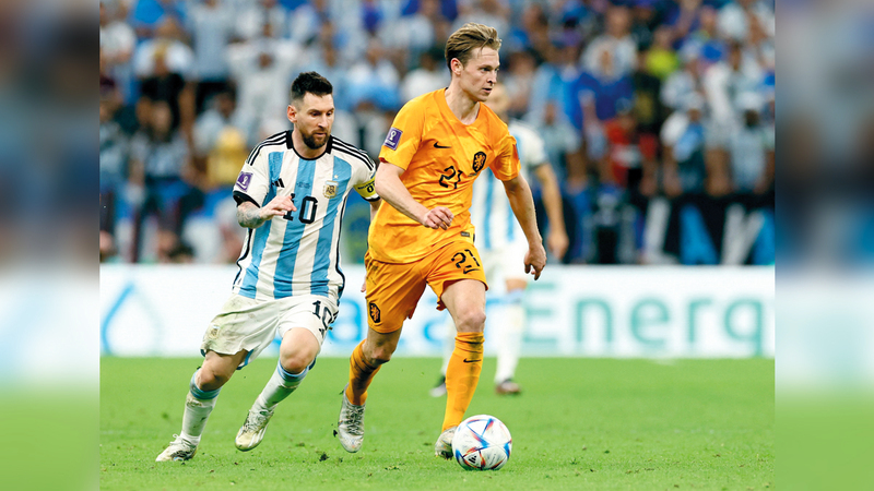 ميسي قاد الأرجنتين للتأهل إلى نصف نهائي المونديال على حساب هولندا. رويترز