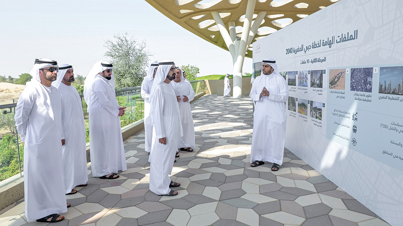 محمد بن راشد اطلع على سير العمل وما أنجز في المرحلة الأولى من الخطة. وام