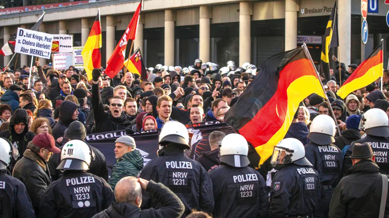 تظاهرات اليمين المتطرف ضد المهاجرين في ألمانيا لا تتوقف. عن شبكة «إن بي سي»