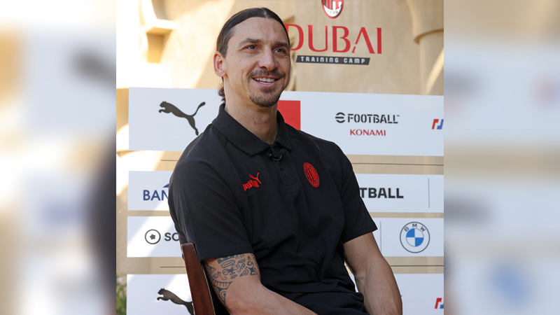 زلاتان إبراهيموفيتش نجم إي سي ميلان في دبي.  الإمارات اليوم